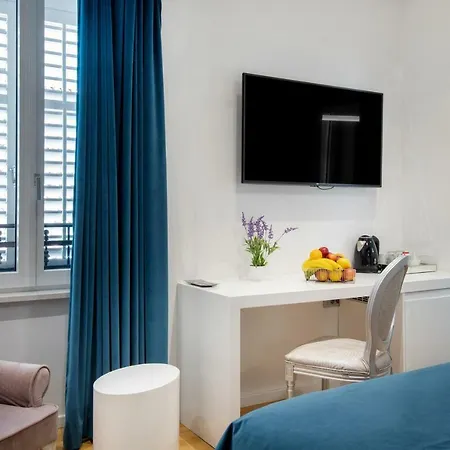 Konukevi Luxury Paula 4*