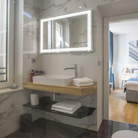 Luxury Paula - In The Old Town 4*