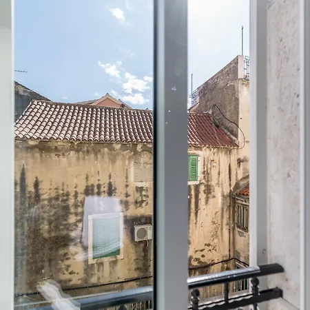 Luxury Paula - In The Old Town Guest house