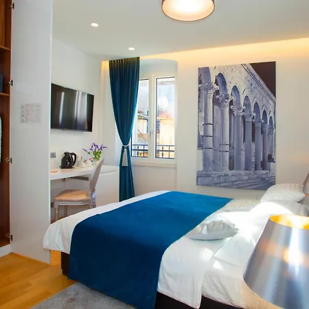 Luxury Paula - In The Old Town Guest house
