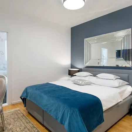 Luxury Paula スプリト