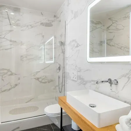 Luxury Paula スプリト