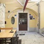 Luxury Paula - In The Old Town Gostinjska kuća 4*
