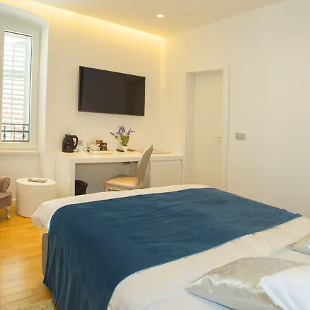 Guest house Luxury Paula 4*